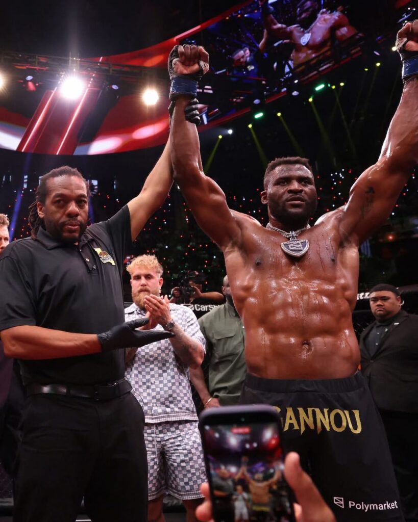 Le Lion rugit à nouveau : Francis Ngannou terrasse Lins en moins d’un round